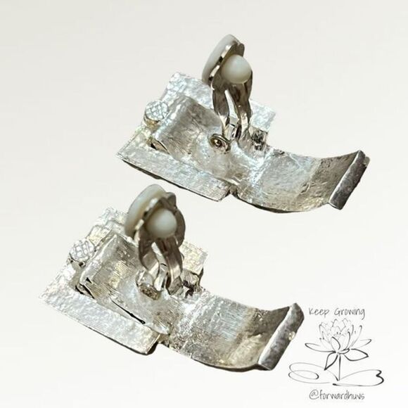 Vintage Glamour: Clip-On Rhinestone Elegance - READ - Picture 5 of 10